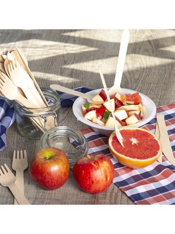 Hình ảnh BỘ DAO MUỖNG NĨA GỖ KOKUSAI 006194 đa năng trong gian bếp