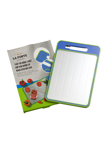 Hình ảnh THỚT RÃ ĐÔNG 2 MẶT HỢP KIM NHÔM VÀ NHỰA KÈM MÀI DAO MÀU XANH LA FONTE - 004121-BLU đa năng trong gian bếp