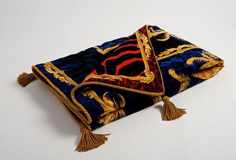Chăn Versace, màu Đỏ - Đen -Vàng kích thước:140X140 CM- ZCOP0115.Z7052