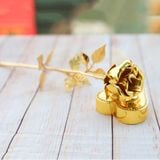 Hoa hồng mạ vàng 24K đế trái tim
