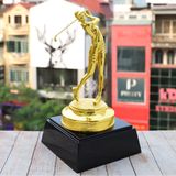 Tượng nữ chơi Golf mạ vàng