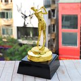 Tượng nữ chơi Golf mạ vàng