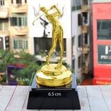 Tượng nữ chơi Golf mạ vàng