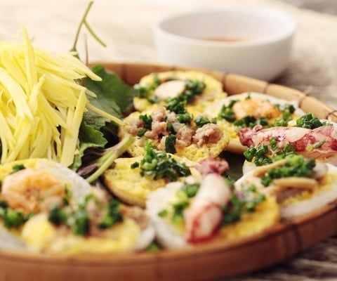  Bánh Căn Thập Cẩm (6 cái) - Mixed Seafood (Shrimp, Squid, Mushoom, Egg) (6 pieces) 