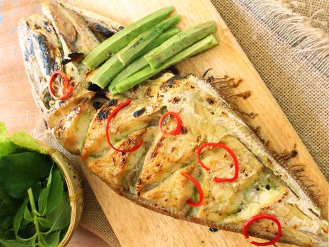  Cá Bò Da Nướng Ớt Xanh - Grilled Leatherjacket Fish With Chilli Salt (100gram) 