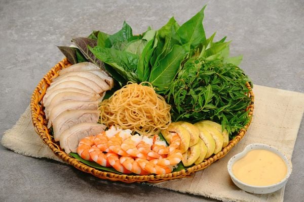  Lá Gói - Shrimp, Pork Meat & Shredded Pork Skin Wrapped In Herbal Leaves 