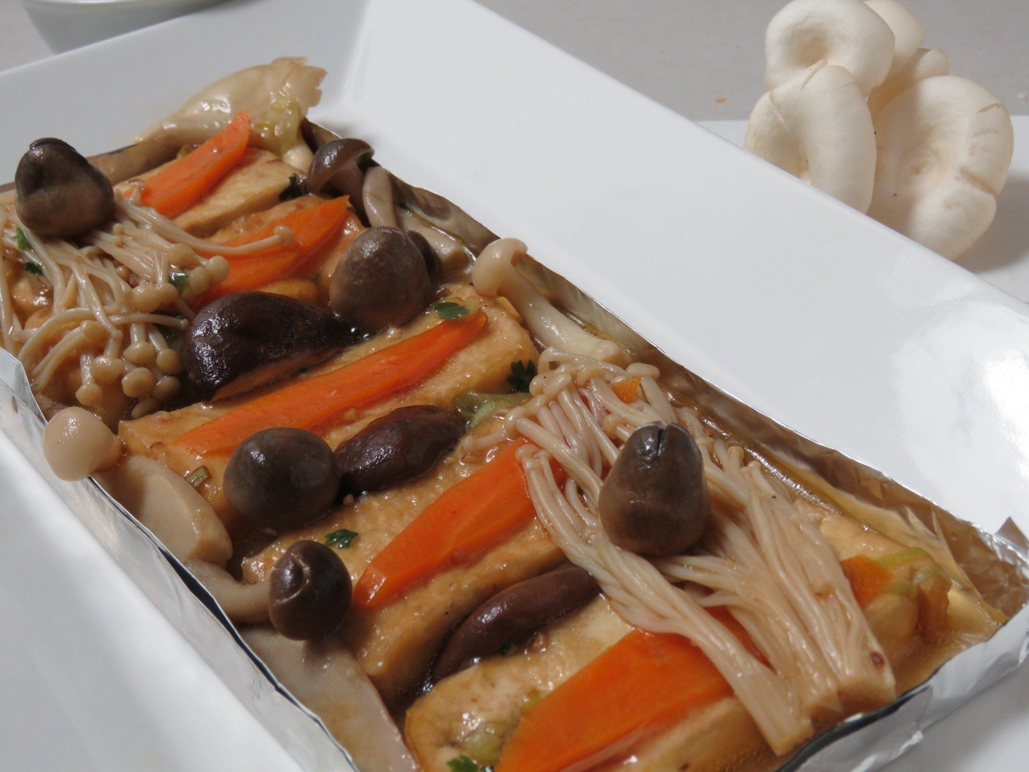  Đậu Hủ Nấm Cuộn Giấy Bạc - Grilled tofu and mushroom wrapped by tin foil 
