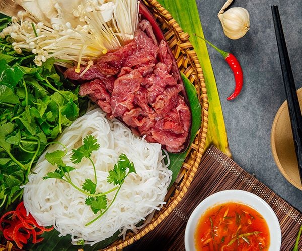  Lẩu Bò Nhúng Ớt Đỏ - Beef Hotpot Dipped in red chili 