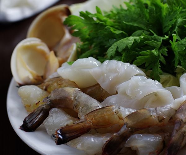  Lẩu Cay Tôm, Mực, Nấm - Prawn, Squid hot pot with Mushroom 