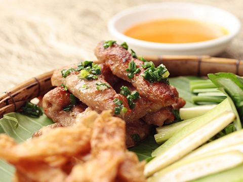  Nem Nướng Ninh Hòa - Grill Pork Meat, Served With Crispy Rice Paper & Vegetable 