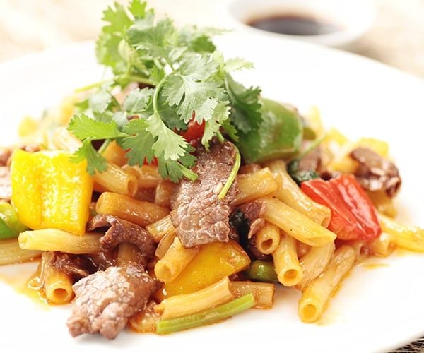  Nui Xào Bò - Sauteed Macaroni With Beef 