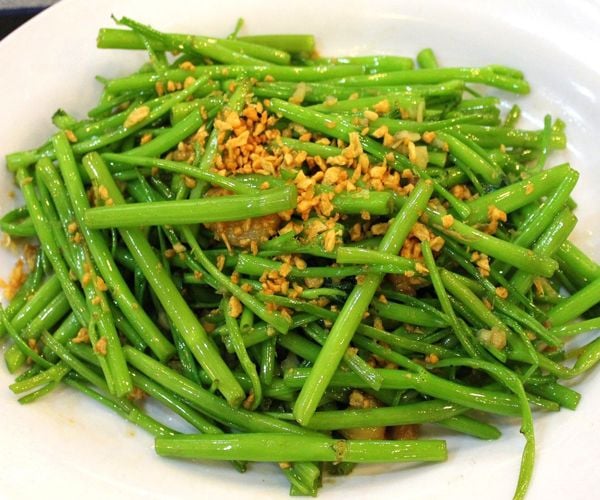  Rau Muống Xào Tỏi - Sauteed Water Morning Glory With Garlic 