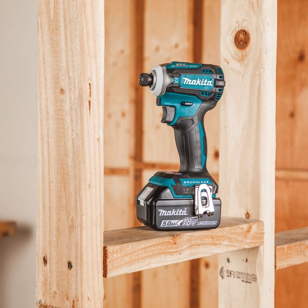 Set máy khoan và vặn vít Makita 18v XT288T (USA)