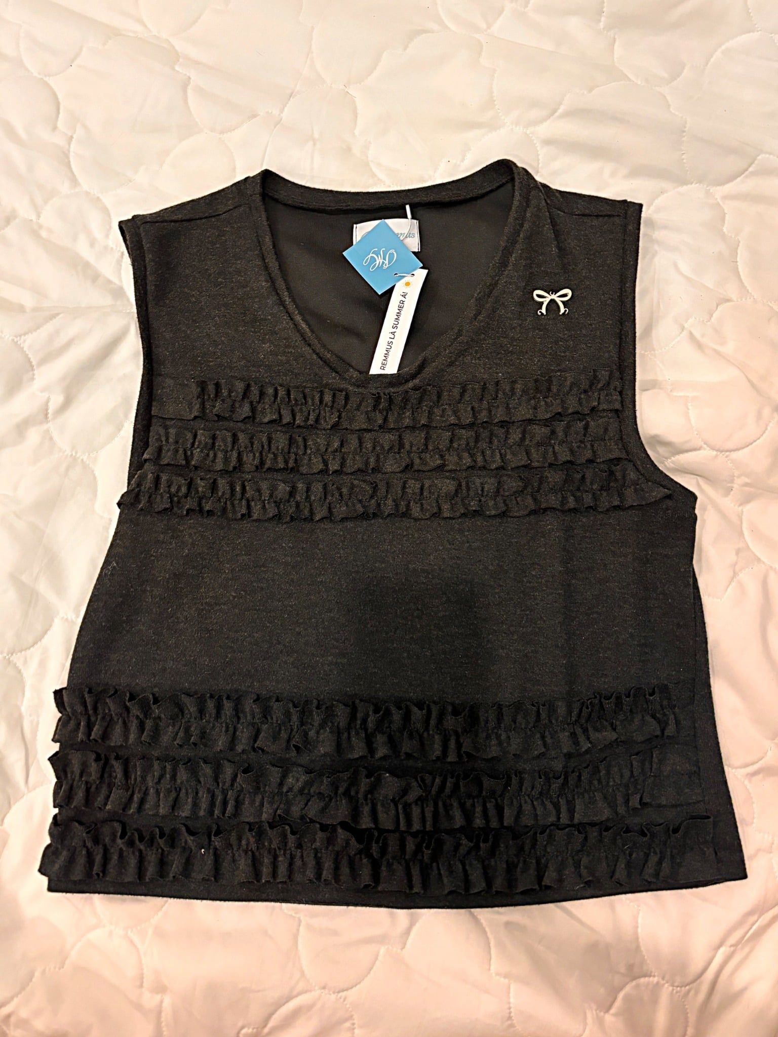  Ruffle Gilet - Áo gilet kiểu ruffle chất liệu thun bề mặt nỉ mịn 