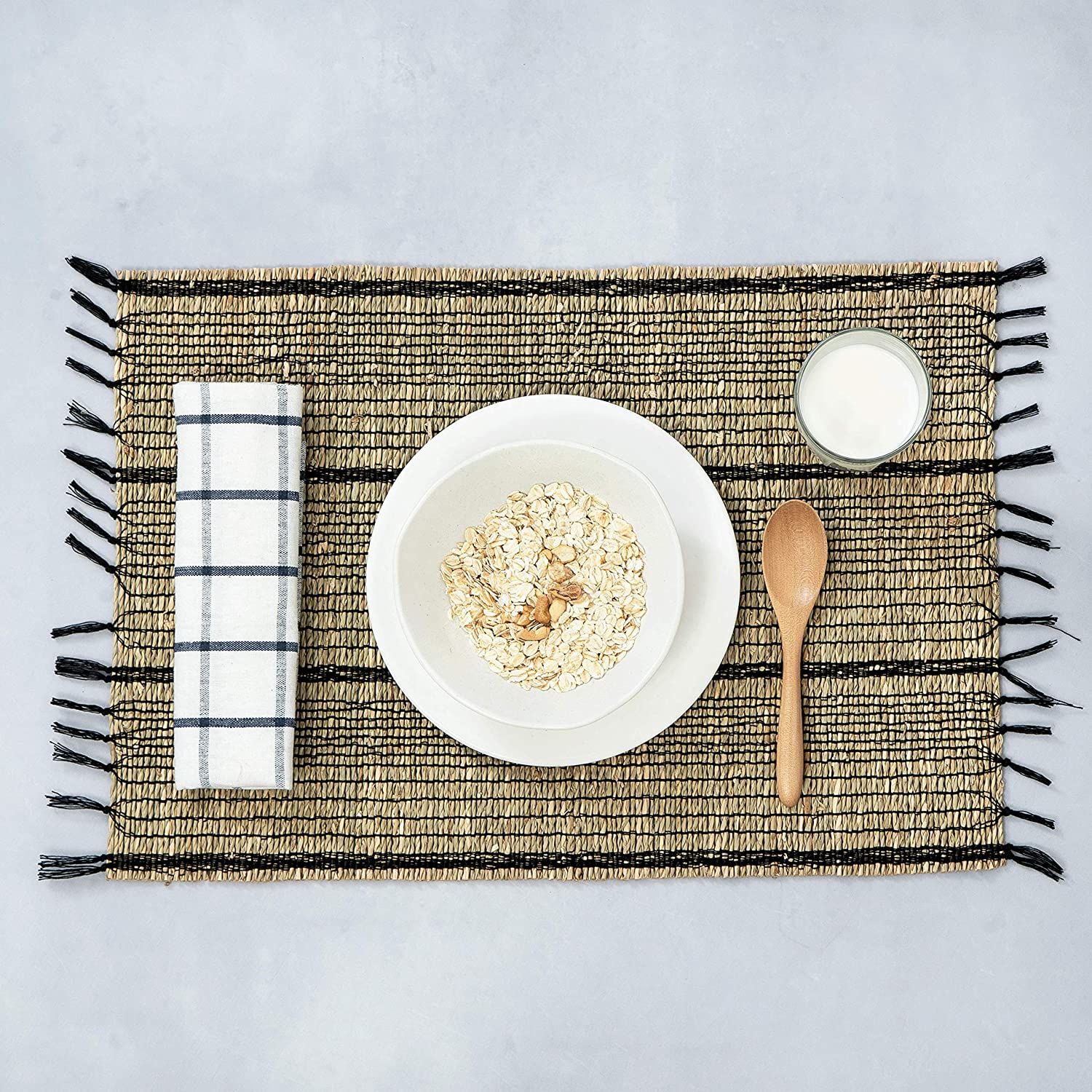  Seagrass placemat Black & Natural with tassels 