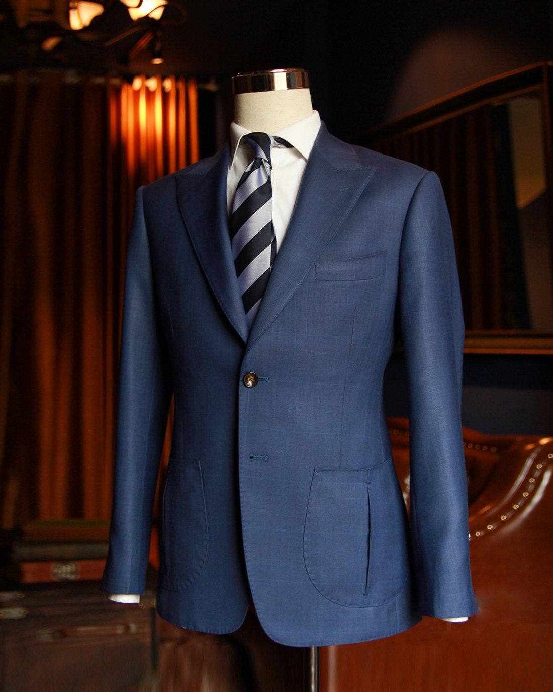 10 Ways to Style Your Navy and Beige Suit for a Sophisticated Look ...