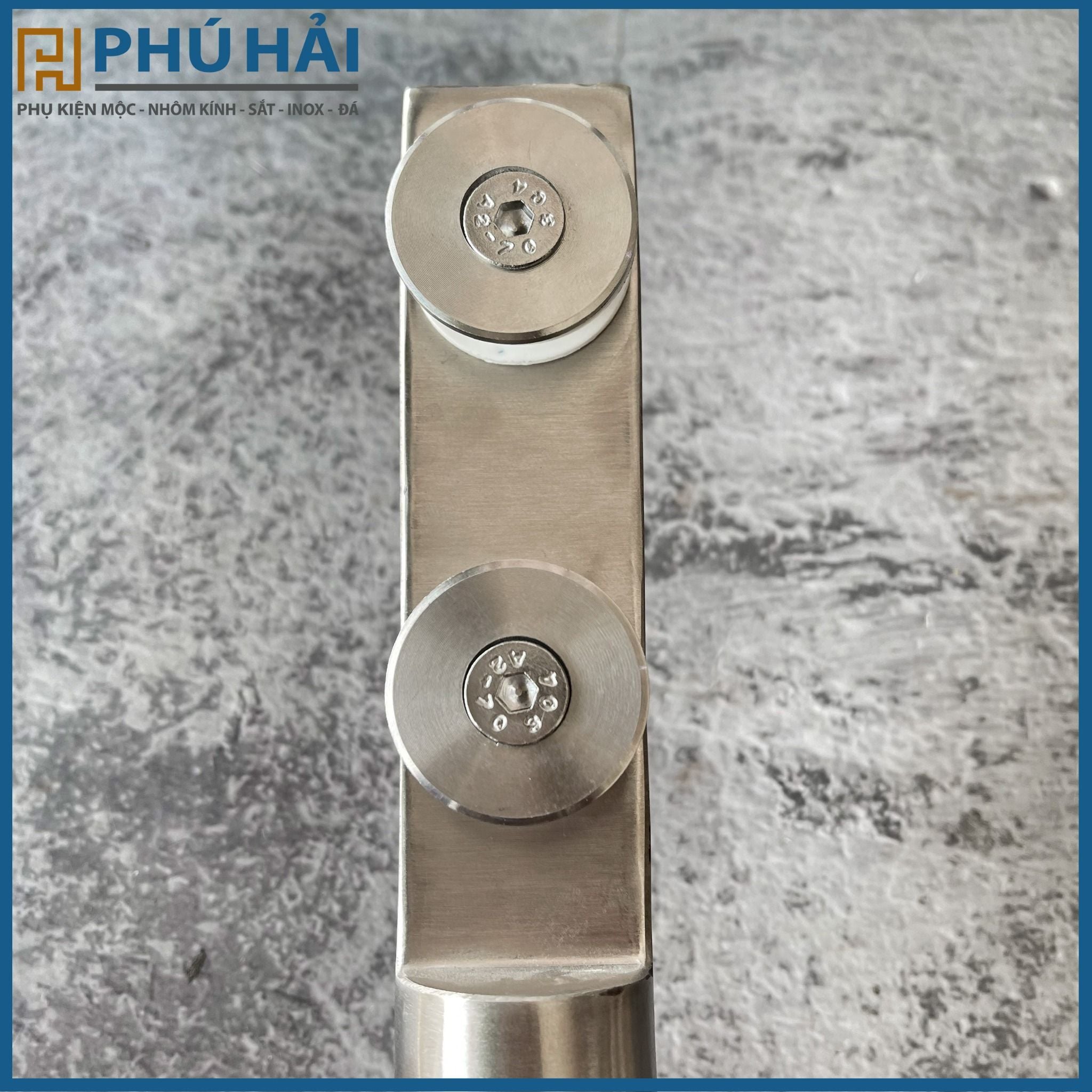 Trụ cầu thang tròn rỗng phi 38 cao 20 – Phân Phối Vật Tư Phụ Kiện Phú Hải
