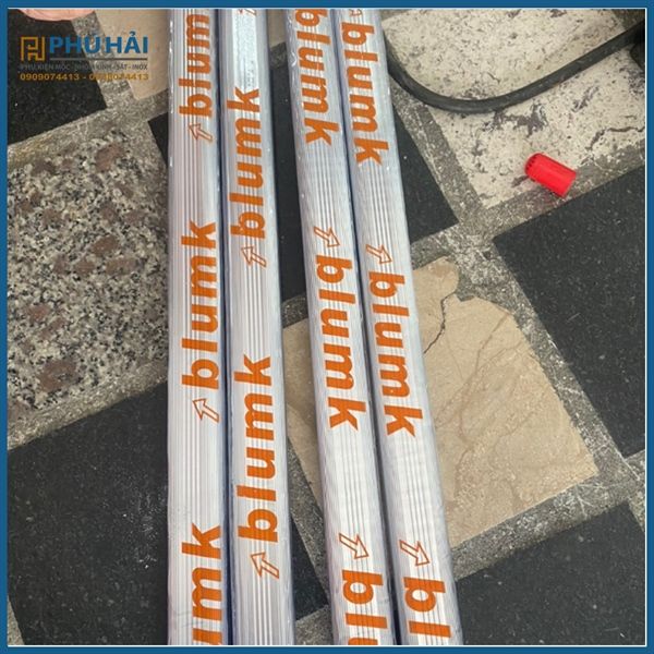  Cây nhôm sọc oval 3m ( 700-720gr) (20 cây/bó) 