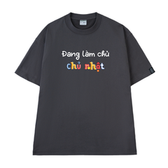 Áo Thun Cotton Nam Nữ Đang Làm Chủ Nhật Overco- O1A110