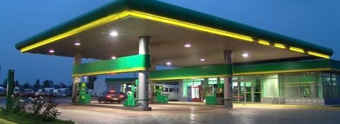 Biển báo kỹ thuật số cho trạm xăng dầu và khu vực dịch vụ
