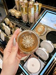 Phấn Nước Tái Sinh Whoo Cheongidan Radiant Essence Cushion SPF50+/PA+++ HOA HIÊN TÁI SINH