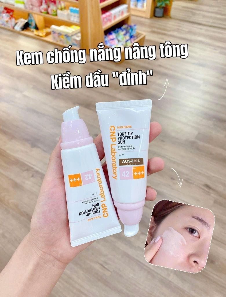 Set kem chống nắng CNP 50ml+31ml nâng tone cho da dầu