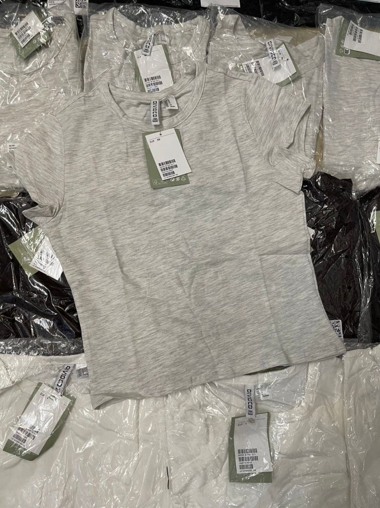 ÁO THUN NỮ H&M CỘC TAY DÁNG NGẮN