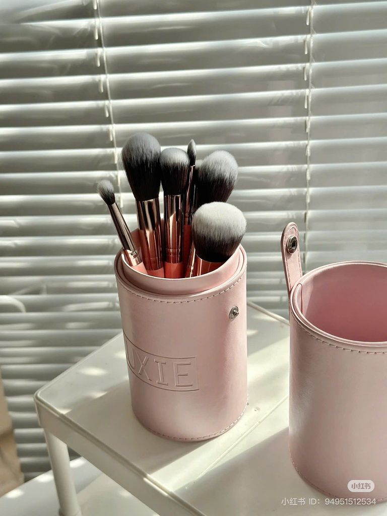 Bộ Cọ Trang Điểm LUXIE Rose Gold Collection 7 Cây – Tặng Kèm Hộp Đựng