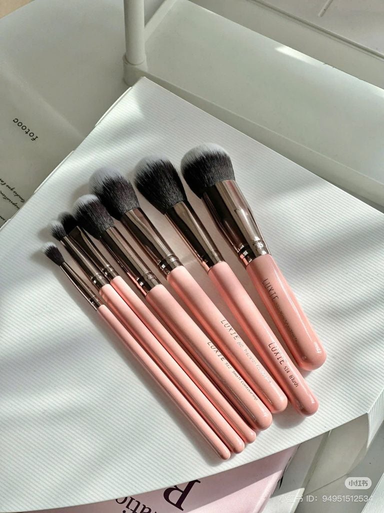 Bộ Cọ Trang Điểm LUXIE Rose Gold Collection 7 Cây – Tặng Kèm Hộp Đựng