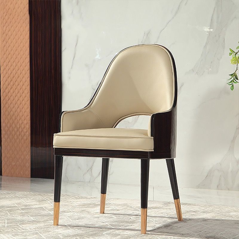 Bàn ăn nhập khẩu sơn bóng Piano, chân bọc da BA0169