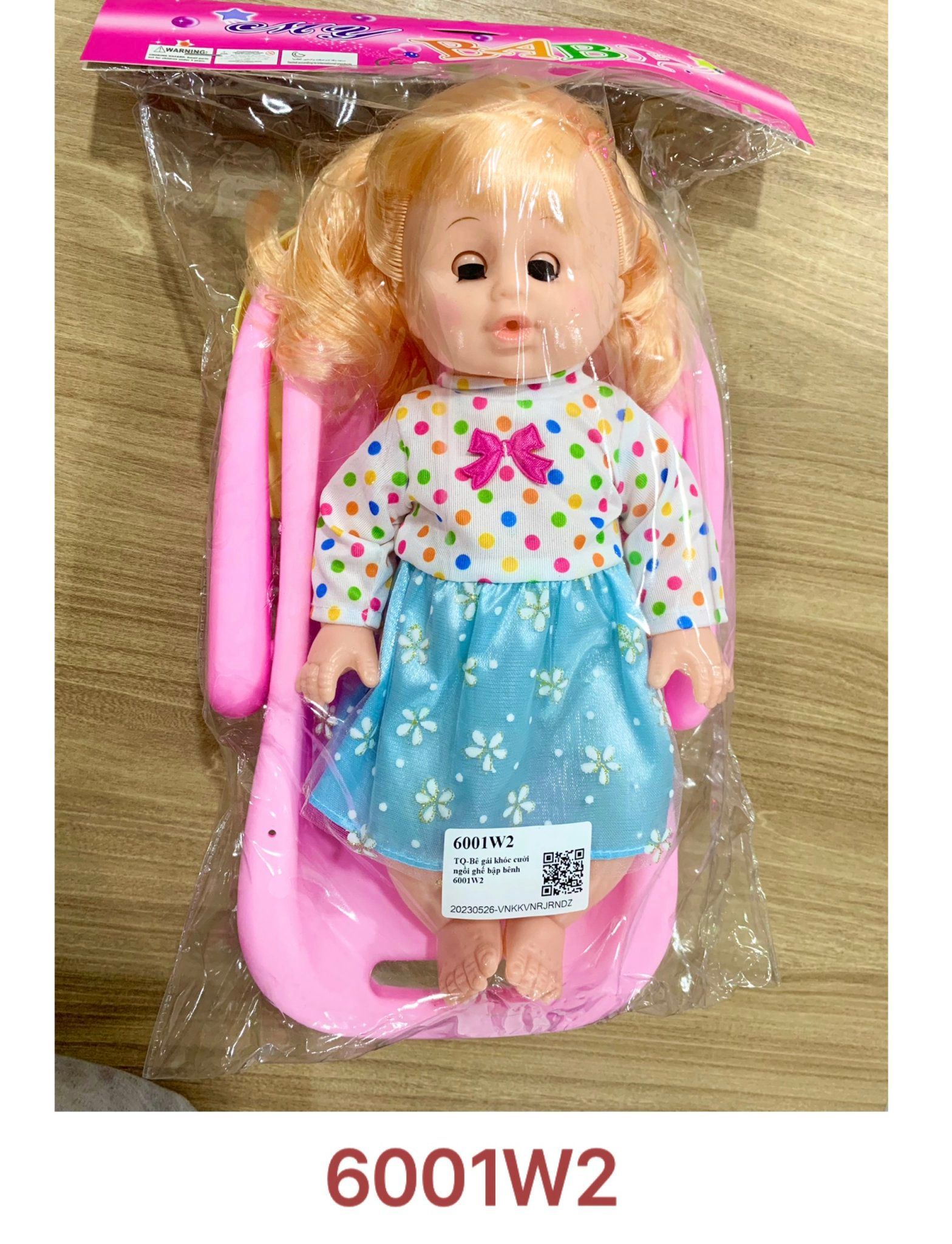  Bê gái khóc cười ngồi ghế bập bênh 6001W2 