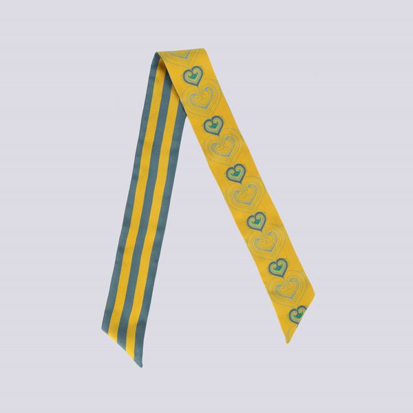  Khăn twilly họa tiết trái tim 2 