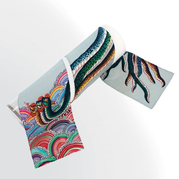  Khăn dài họa tiết rắn ba đầu chín đuôi 