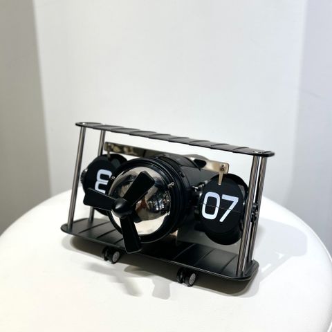 Đồng hồ mô hình máy bay - Màu đen