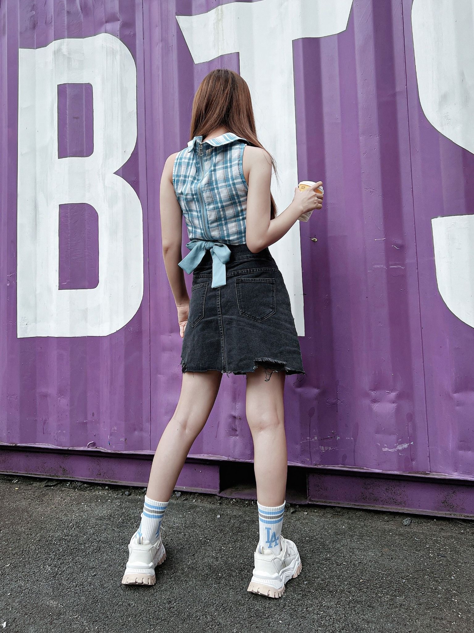  Chân váy Jeans nữ HQJeans lưng đắp chéo cá tinh lai tua rách trên gối 