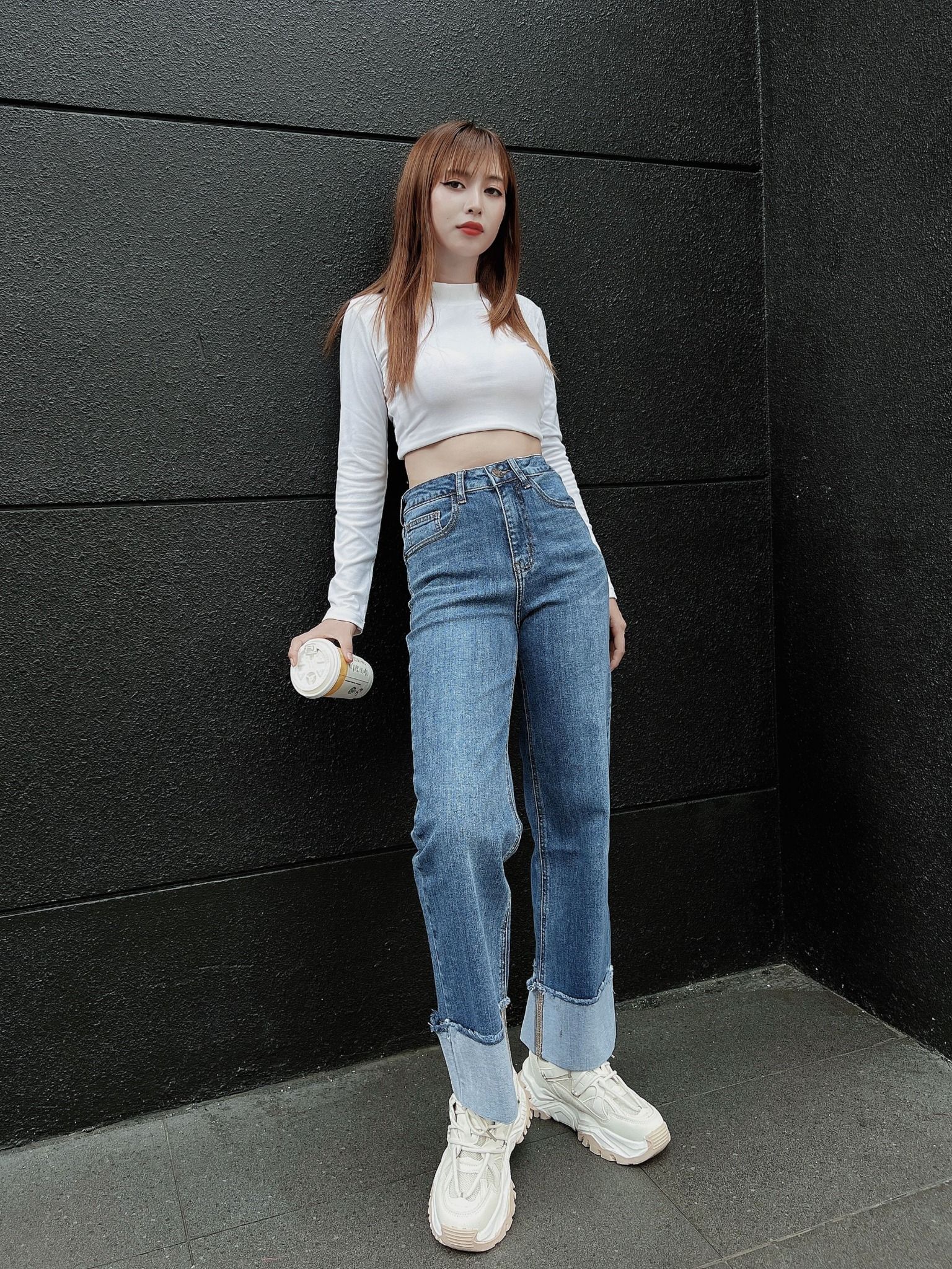  Quần jeans nữ HQJeans dáng suông ống rộng thiết kế gấp ngược gấu mới lạ phong cách thời trang trang nhã 