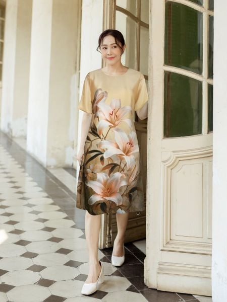  Đầm suông cổ tròn họa tiết , tay ngắn 