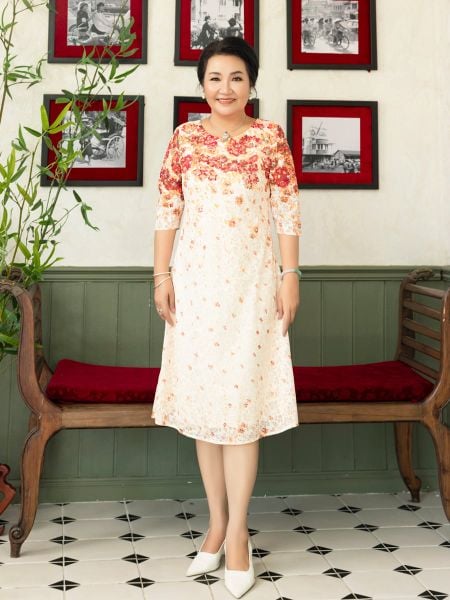  Đầm suông Hạnh ren 3D họa tiết, cổ tròn, tay lửng 1623/4.605 