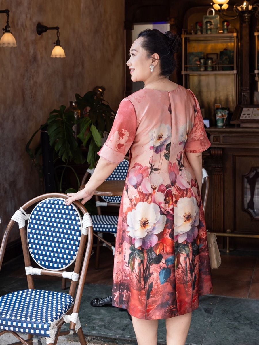  Hạnh Đầm suông cổ tròn họa tiết hoa, tay bèo 1623/5.77 