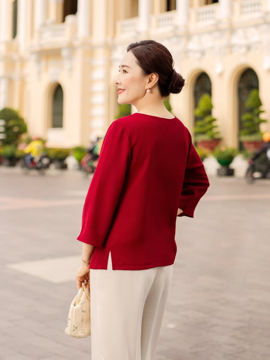  Áo cổ tròn thêu họa tiết, tay lửng 