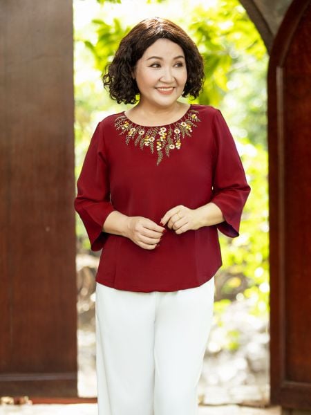  Áo cổ tròn thêu họa tiết thêu tay tinh tế 2434/3.69 