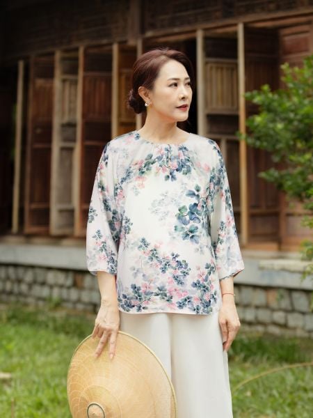  Áo cổ tròn kết hạt, tay lửng 