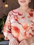  Áo Hạnh cổ tròn in hoa văn, kết hạt bi, tay lửng 