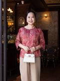  Áo Hạnh cổ tròn đính bi, họa tiết dập nổi, tay lửng 