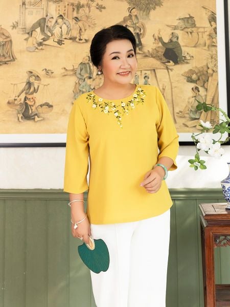  Hạnh - Áo cổ tròn thêu hoa 3D tinh tế , tay lửng 2491/4.476 
