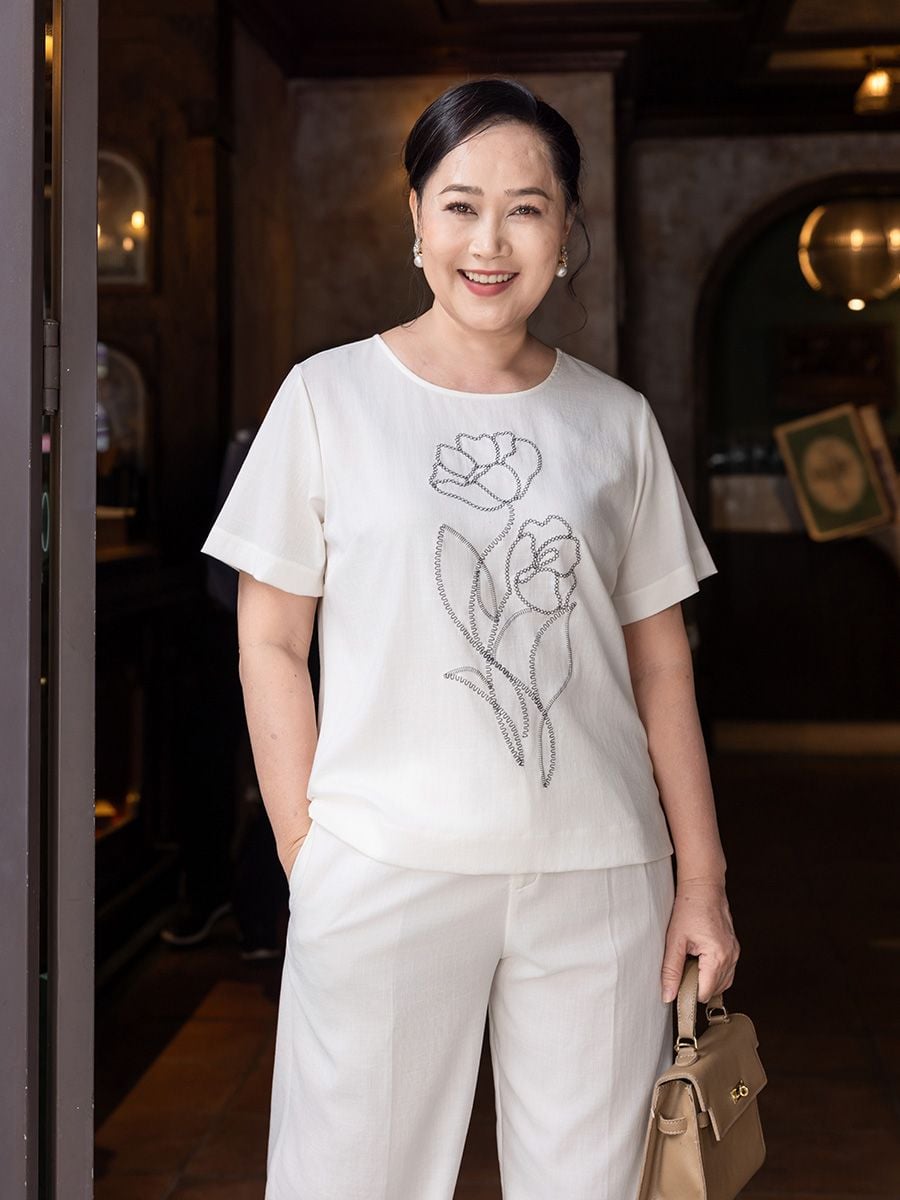  Hạnh Bộ quần thêu hoa hồng nhẹ nhàng,  tay ngắn 3413/4.592 