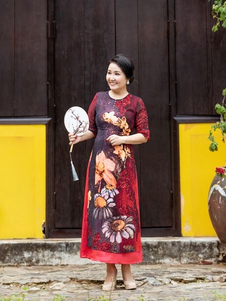  Đầm dài voan cổ tròn hai tà họa tiết, tay loe 