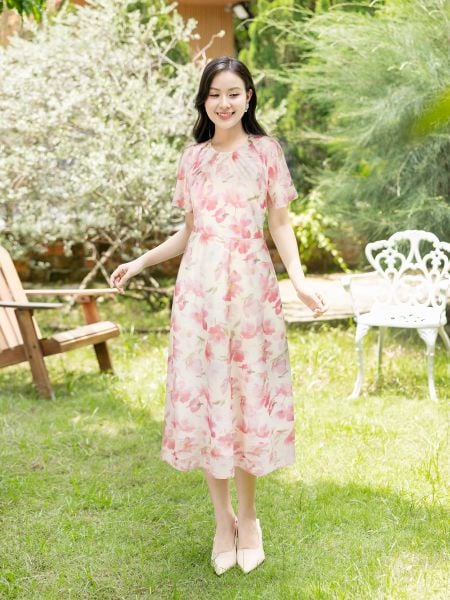  Hạnh Đầm dài cổ tròn họa tiết hoa xếp li, tay ngắn, trẻ trung 4626/4.436 
