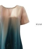  Hạnh Đầm suông cổ tròn họa tiết tinh tú trên bầu trời, phối màu nghệ thuật, tay ngắn, xẻ tà 2 bên 5602/5.183 