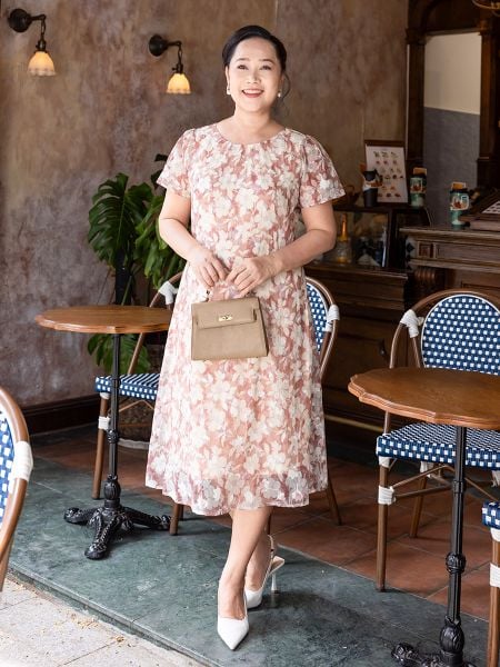  Hạnh Đầm suông cổ tròn xếp li, tay ngắn, trẻ trung 5606/5.227 